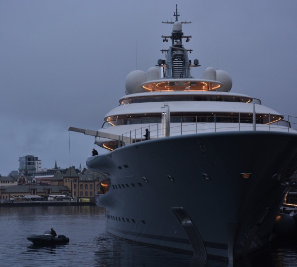 Mega Yacht Flying Fox