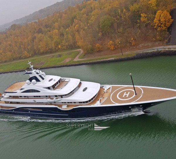 Mega Yacht TIS Cruising