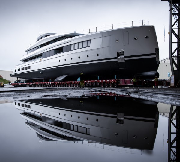 Mega Yacht Cali © TomVanOossanen