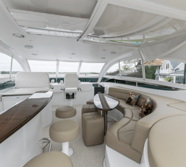 Mojo Exterior - Flybridge