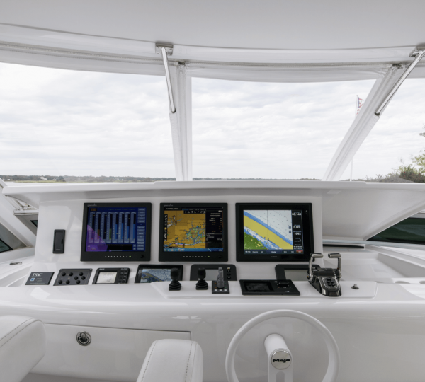 Mojo Exterior - Helm Controls