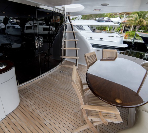 Mojo Exterior - Dining Area