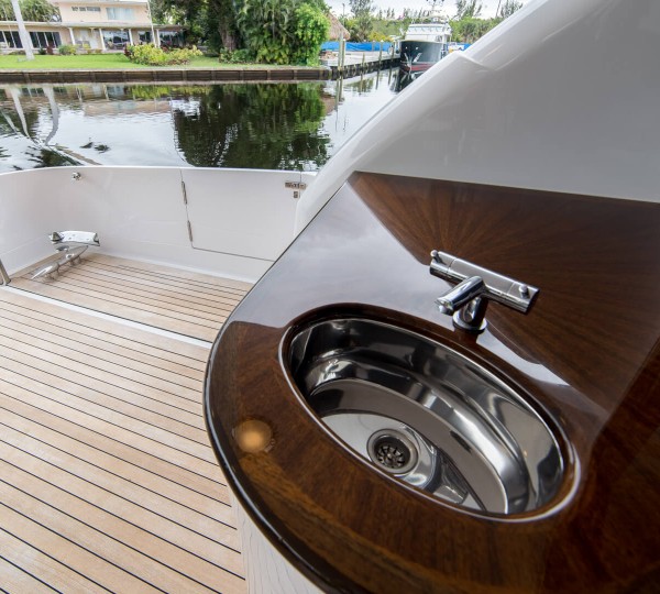 Mojo Exterior - Main deck 