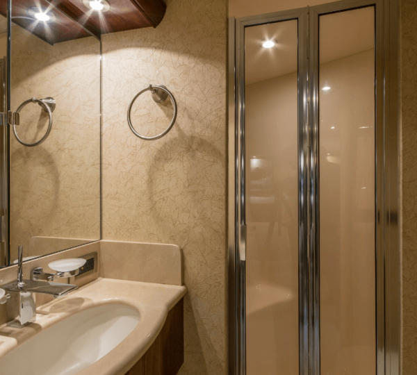 Mojo Interior - Crew ensuite