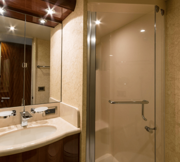 Mojo Interior - Crew ensuite