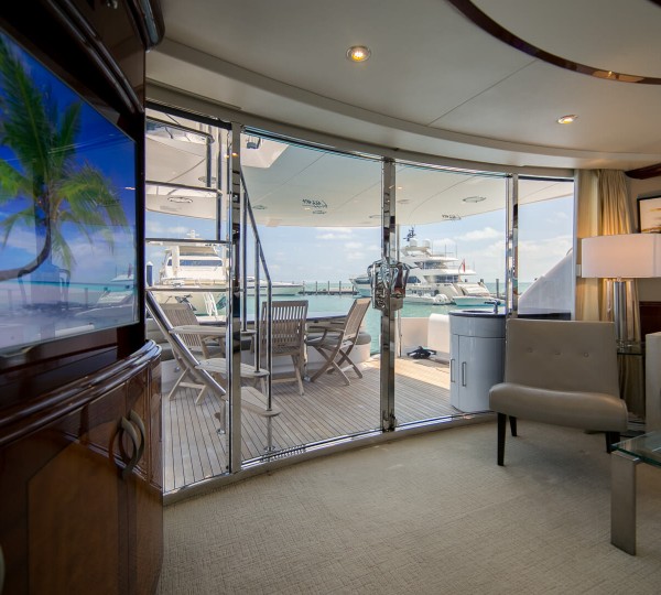 Mojo Interior - Main Salon