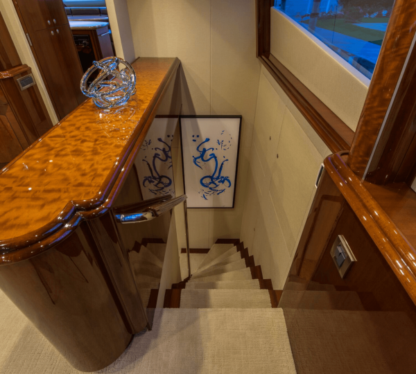 Mojo Interior - Companionway