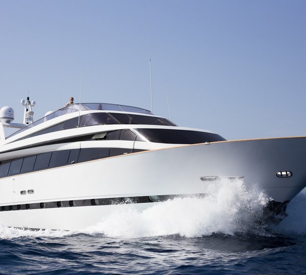 Mondomarine Motor Yacht CHAMADE - Underway