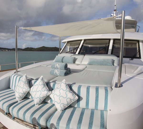 Moonen Motor Yacht PURA VIDA - Foredeck With Shade