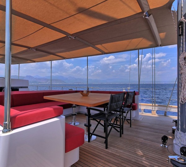 Moss Exterior Living Area