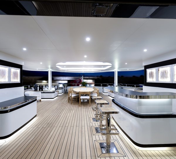 Motor Yacht LIQUID SKY By CMB Yachts -  Sundeck