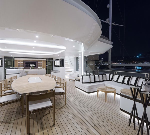 Motor Yacht LIQUID SKY By CMB Yachts - Aft Alfresco