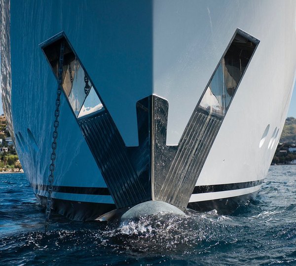 Motor Yacht LIQUID SKY By CMB Yachts - Bow