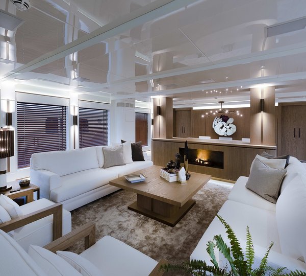 Motor Yacht LIQUID SKY By CMB Yachts - Salon