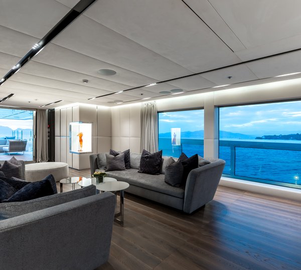Motor Yacht OURANOS By Admiral Yachts - Salon Seating 