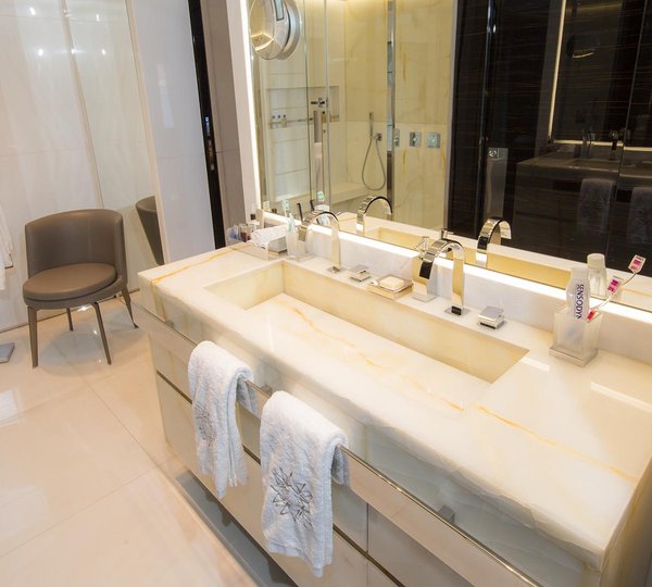 Motor Yacht OURANOS Ensuite