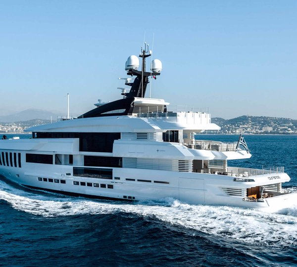 Motor Yacht OURANOS Underway By Admiral Yachts