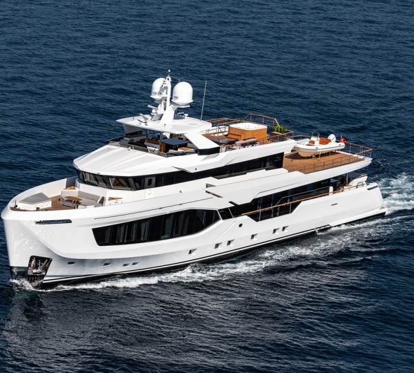 Motor Yacht ALAIA Cruising 