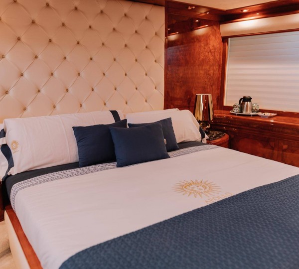 Motor Yacht Astondoa VIP Cabin