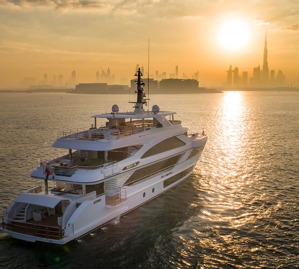 Motor Yacht C'est La Vie At Sunset In Dubai