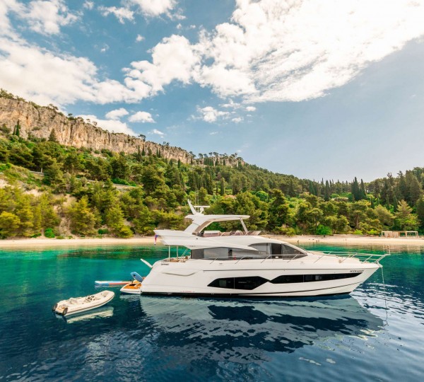 Motor Yacht HIDEAWAY