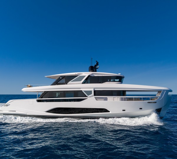 Motor Yacht INFYNITO 90 Sistership To LOVE