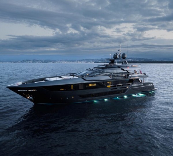 Motor Yacht Lady First