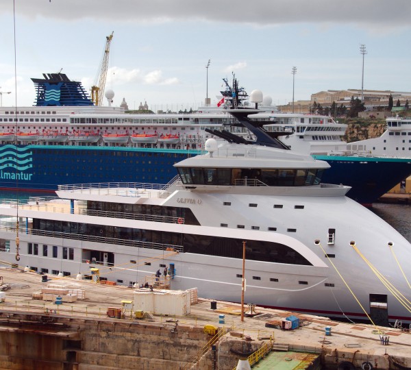 Motor Yacht Olivia O