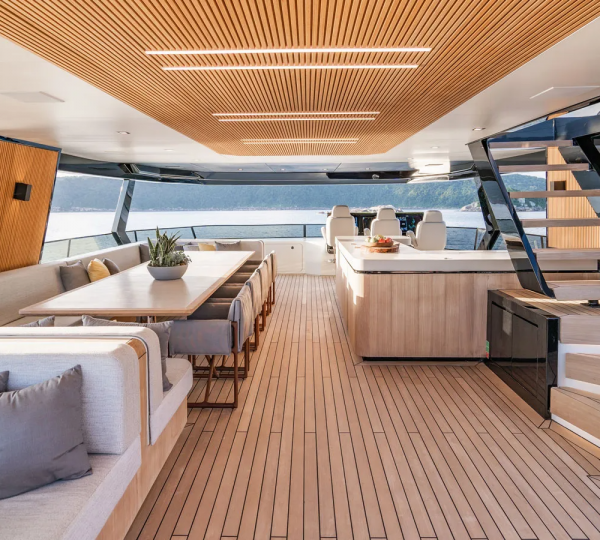 Motor Yacht QUEEN TATI Sun Deck
