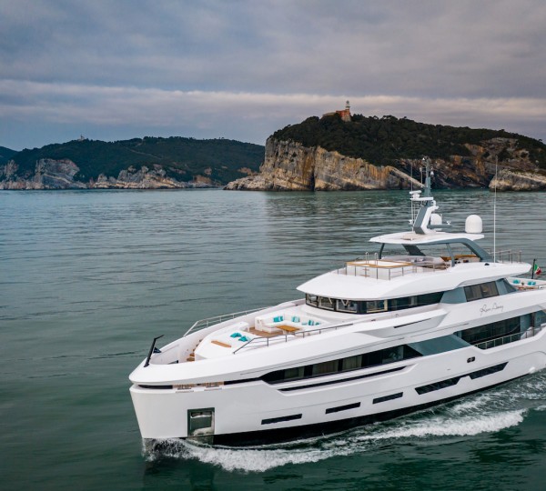 Motor Yacht RUN AWAY