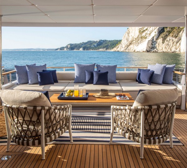 NAVETTA 30 Exterior - Aft Deck