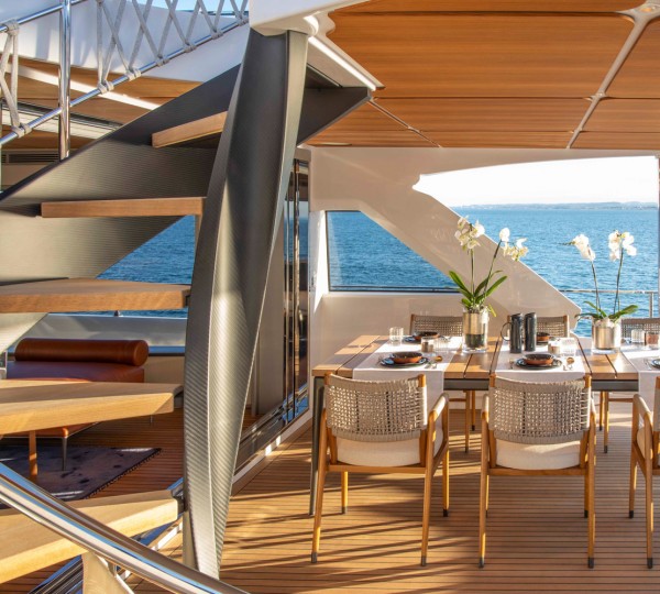 NAVETTA 30 Exterior - Aft Deck