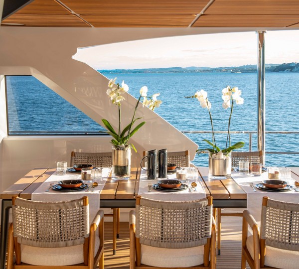 NAVETTA 30 Exterior - Aft Deck