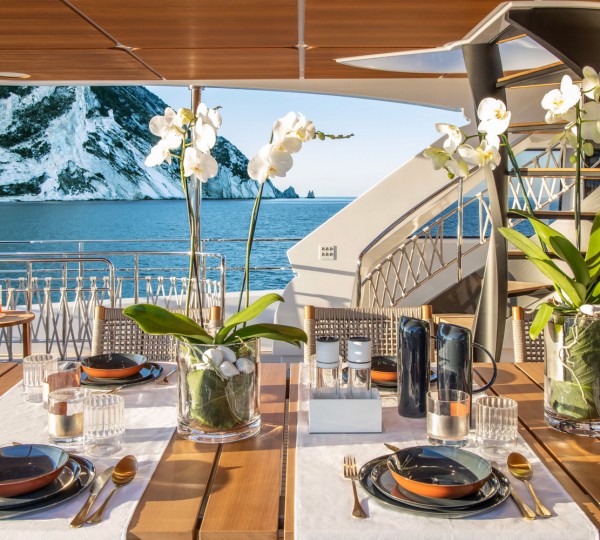 NAVETTA 30 Exterior - Aft Deck