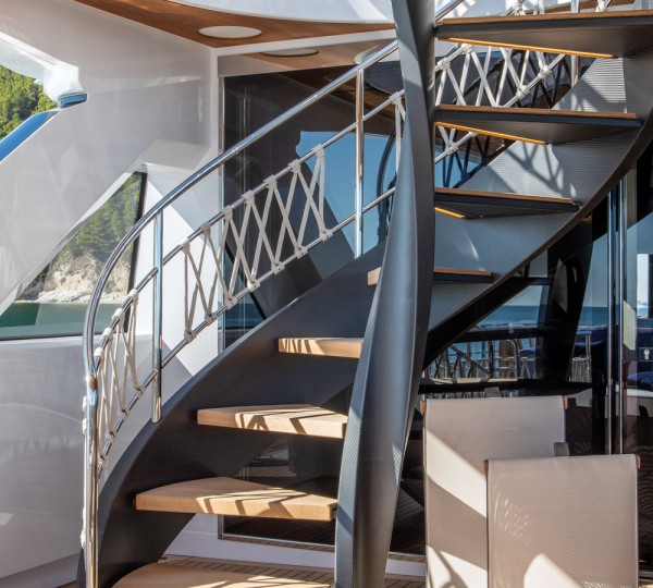 NAVETTA 30 Exterior - Architectural Stairwell