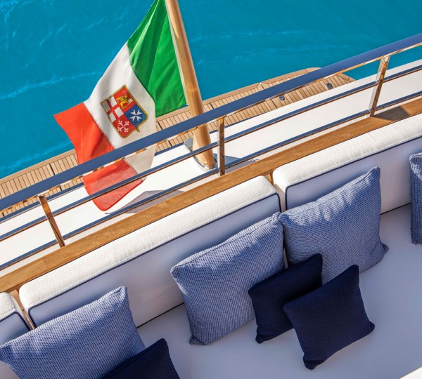 NAVETTA 30 Exterior - Flag