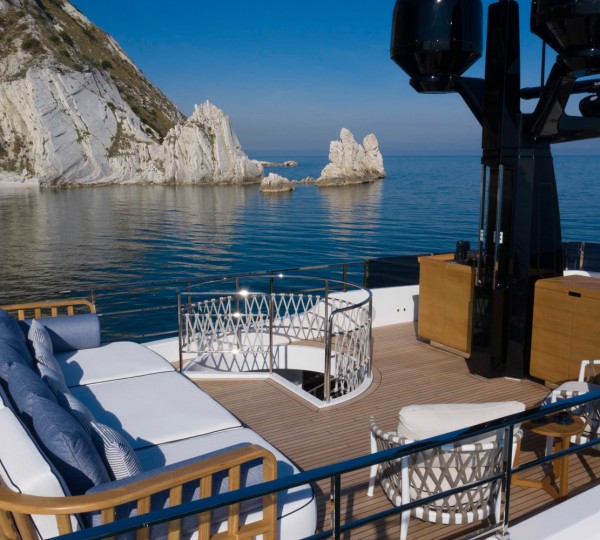 NAVETTA 30 Exterior - Sundeck