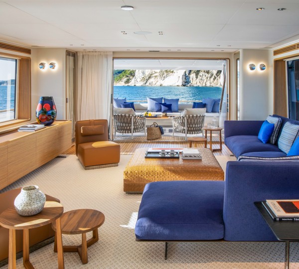 NAVETTA 30 Interior - Main Salon