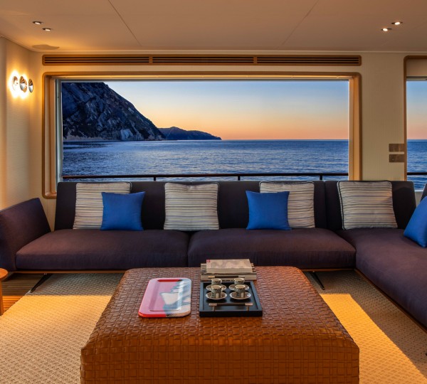 NAVETTA 30 Interior - Main Salon