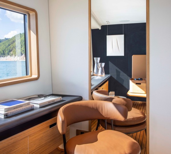 NAVETTA 30 Interior - Owner Suite