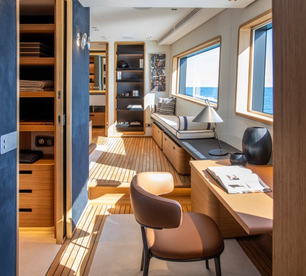 NAVETTA 30 Interior - Owner Suite 