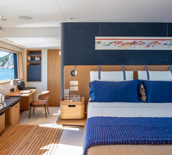 NAVETTA 30 Interior - Owner Suite