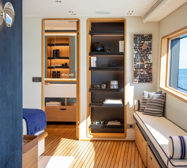 NAVETTA 30 Interior - Owner Suite