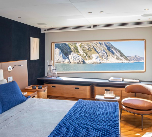 NAVETTA 30 Interior - Owner Suite