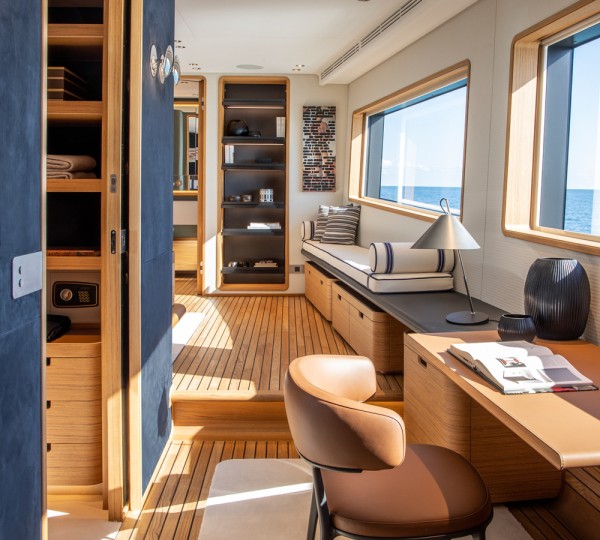 NAVETTA 30 Interior - Owner Suite