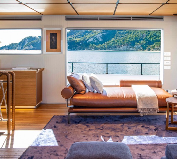 NAVETTA 30 Interior - Panoramic Salon