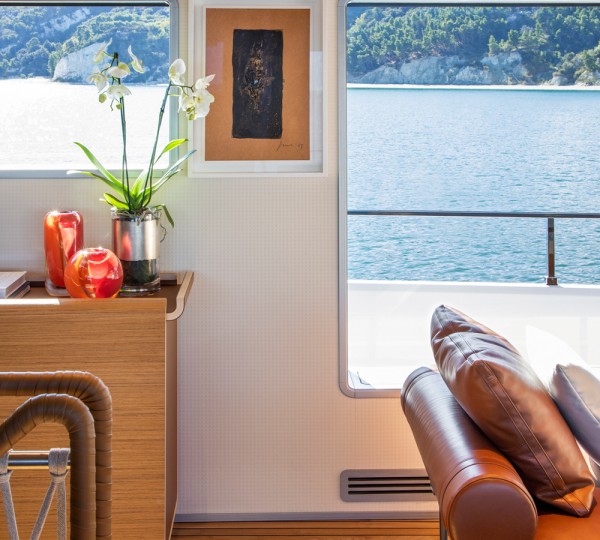 NAVETTA 30 Interior - Panoramic Salon