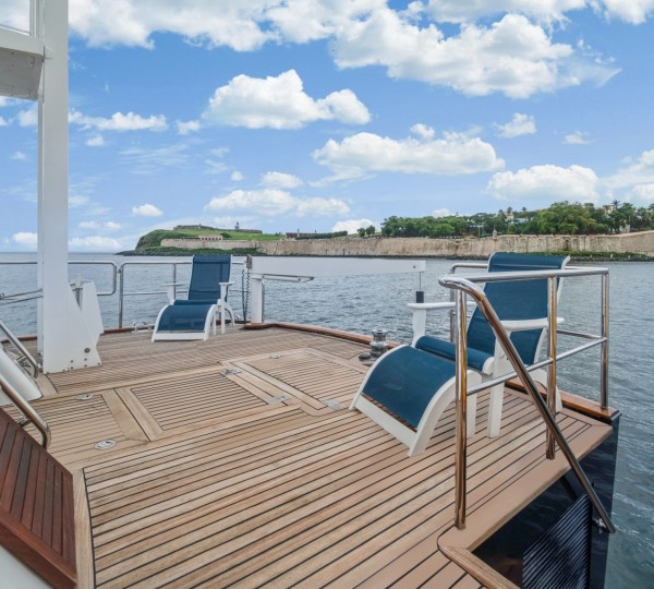 NIRVANA Exterior - Aft Deck