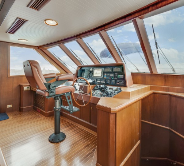 NIRVANA Interior - Bridge