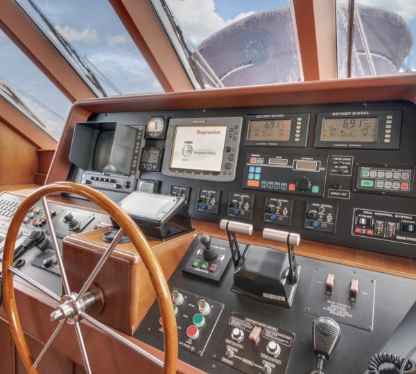 NIRVANA Interior - Bridge